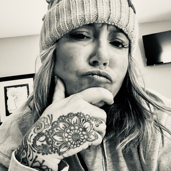 Meet your Posher, Alli - Picture 1 of 1